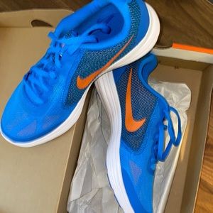 youth nike tennis shoes